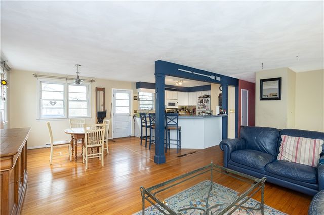 37 Squantum Drive, Middletown, RI 02842