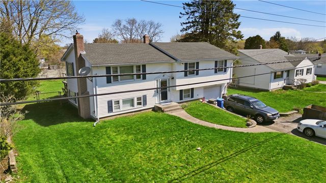 37 Squantum Drive, Middletown, RI 02842