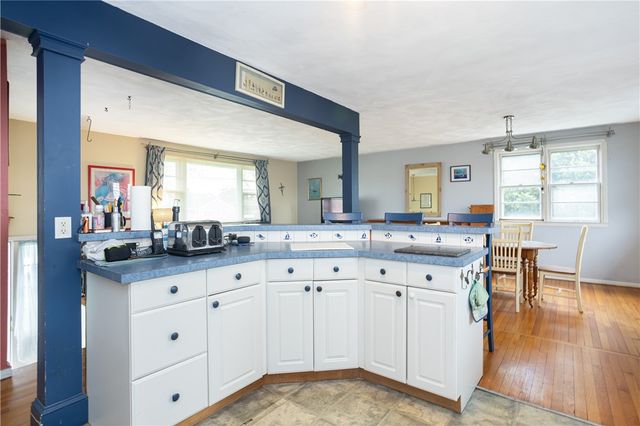 37 Squantum Drive, Middletown, RI 02842
