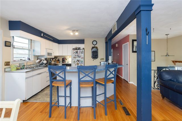 37 Squantum Drive, Middletown, RI 02842