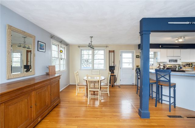 37 Squantum Drive, Middletown, RI 02842