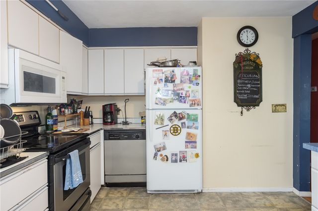 37 Squantum Drive, Middletown, RI 02842