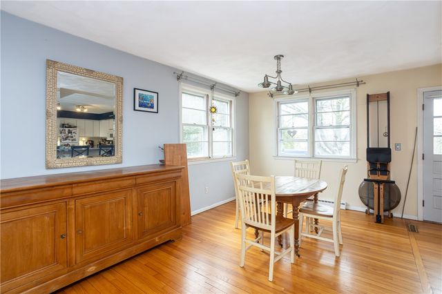 37 Squantum Drive, Middletown, RI 02842