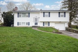 37 Squantum Drive, Middletown, RI 02842