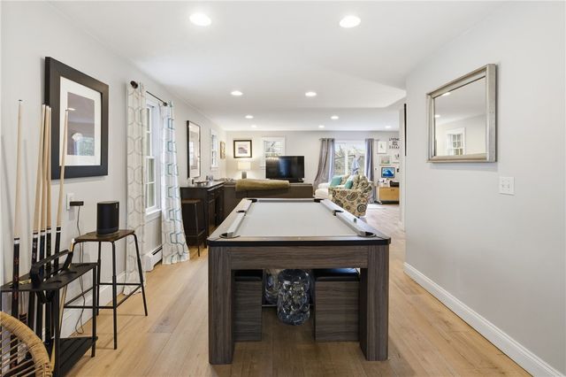 72 Seascape Avenue, Middletown, RI 02842