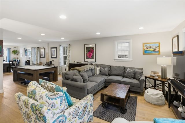 72 Seascape Avenue, Middletown, RI 02842