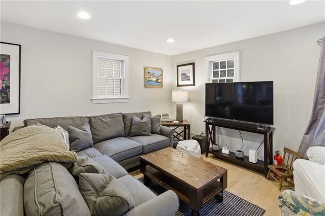 72 Seascape Avenue, Middletown, RI 02842