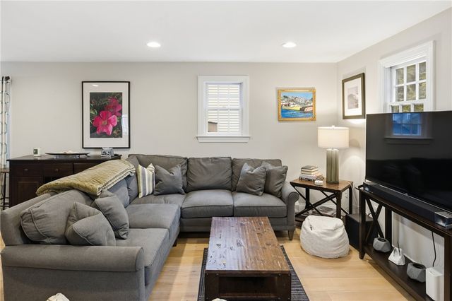 72 Seascape Avenue, Middletown, RI 02842