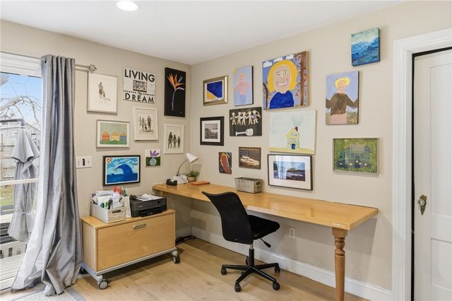 72 Seascape Avenue, Middletown, RI 02842