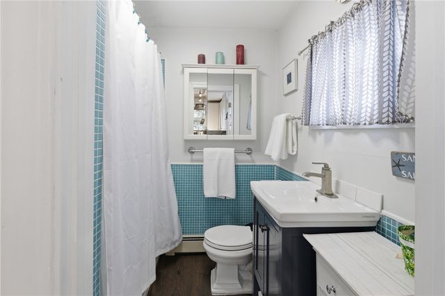 72 Seascape Avenue, Middletown, RI 02842