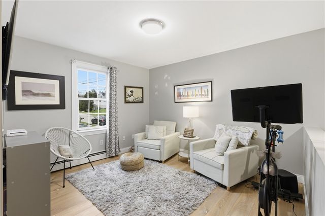 72 Seascape Avenue, Middletown, RI 02842