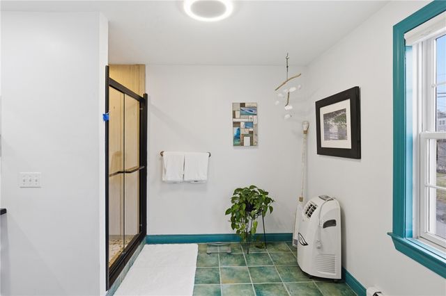 72 Seascape Avenue, Middletown, RI 02842