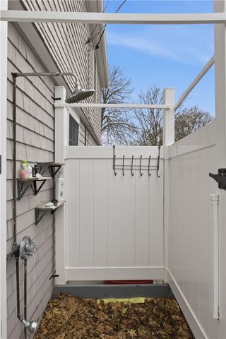 72 Seascape Avenue, Middletown, RI 02842