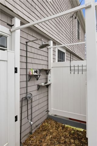 72 Seascape Avenue, Middletown, RI 02842