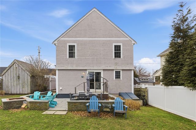 72 Seascape Avenue, Middletown, RI 02842