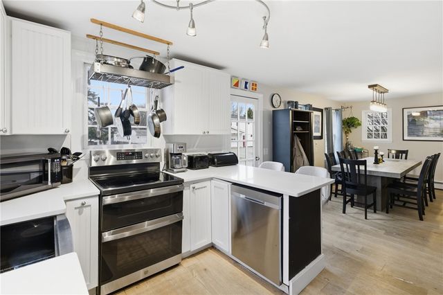 72 Seascape Avenue, Middletown, RI 02842