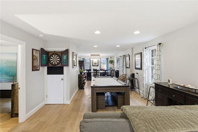 72 Seascape Avenue, Middletown, RI 02842