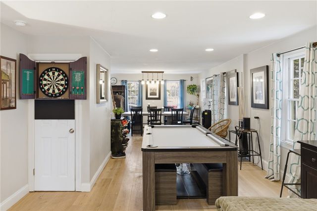 72 Seascape Avenue, Middletown, RI 02842