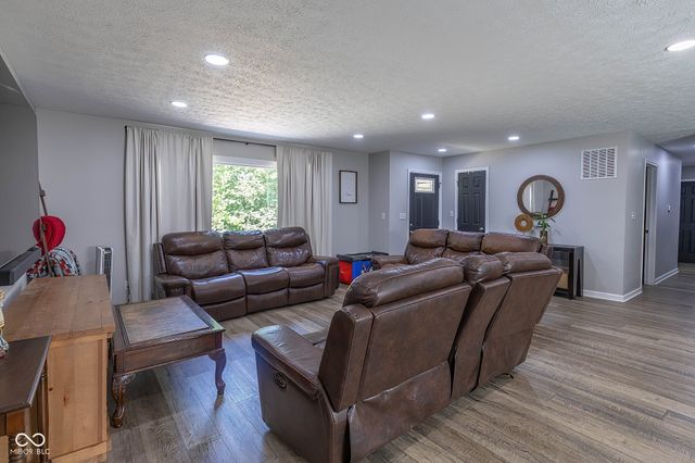 647 N 100 W, Franklin, IN 46131
