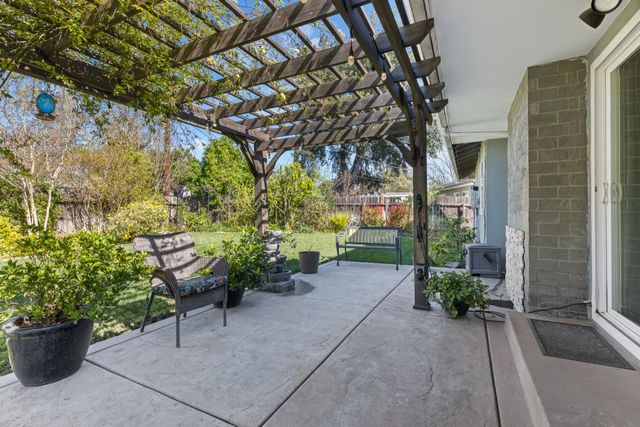 405 Garner Ln, Stockton, CA 95207