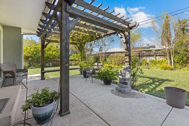 405 Garner Ln, Stockton, CA 95207