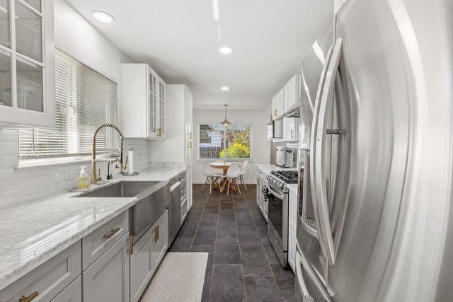 405 Garner Ln, Stockton, CA 95207