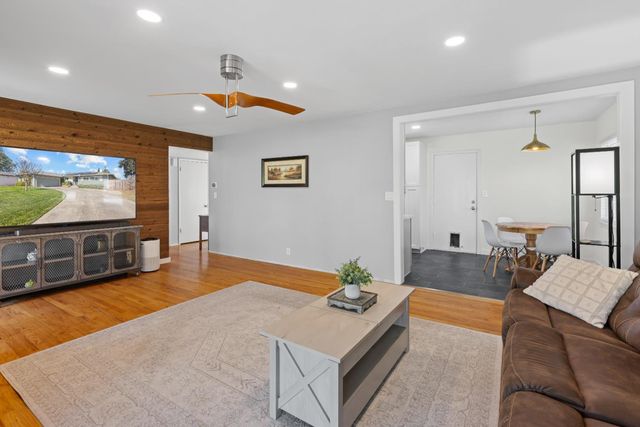 405 Garner Ln, Stockton, CA 95207