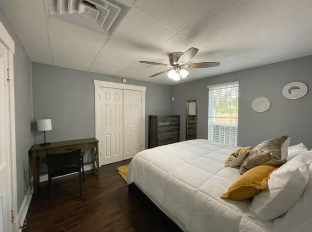 4201 Irvington Boulevard, Houston, TX 77009