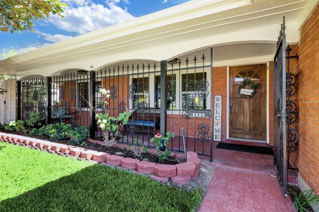 2824 E Palm Circle, Galveston, TX 77551