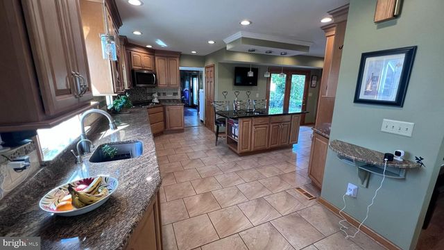 12 ELINOR AVE, Stratford, NJ 08084