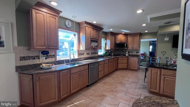 12 ELINOR AVE, Stratford, NJ 08084