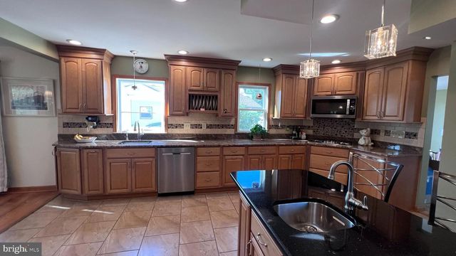 12 ELINOR AVE, Stratford, NJ 08084