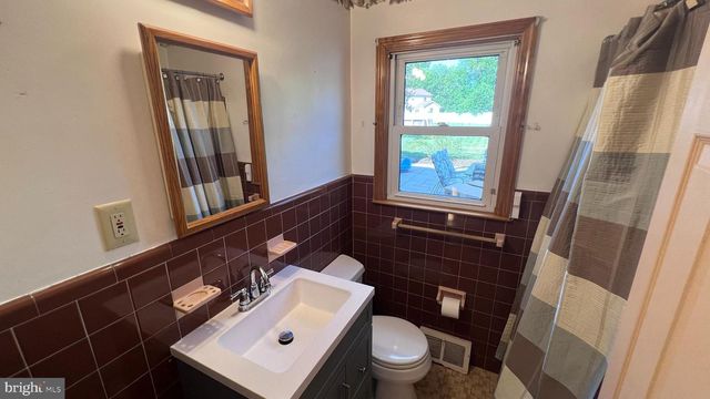 12 ELINOR AVE, Stratford, NJ 08084