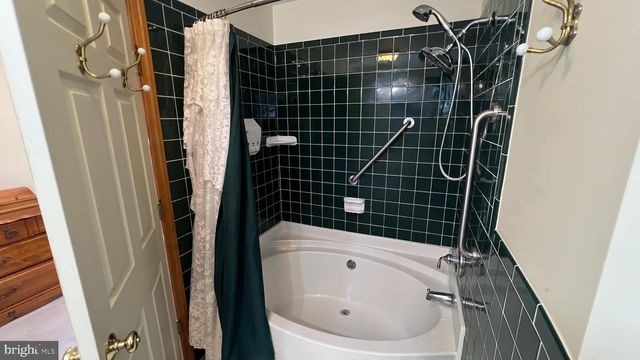 12 ELINOR AVE, Stratford, NJ 08084