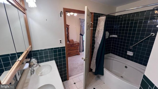 12 ELINOR AVE, Stratford, NJ 08084