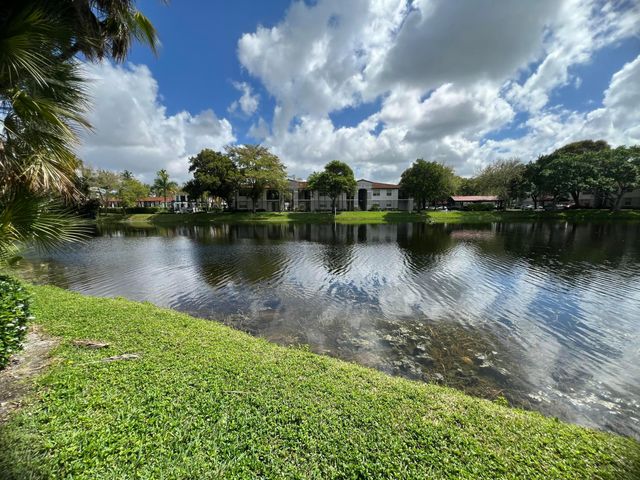 150 Jacaranda Country Club Drive 102, Plantation, FL 33324