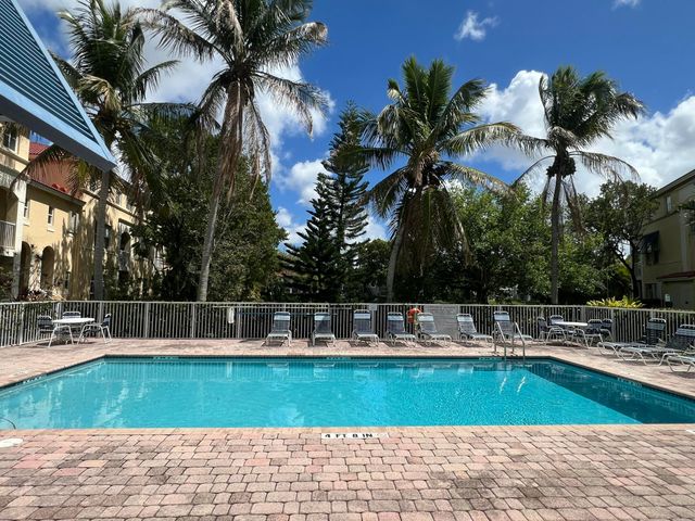150 Jacaranda Country Club Drive 102, Plantation, FL 33324