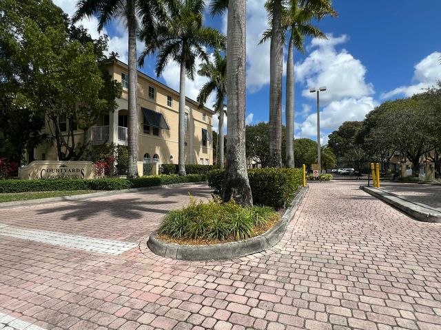 150 Jacaranda Country Club Drive 102, Plantation, FL 33324