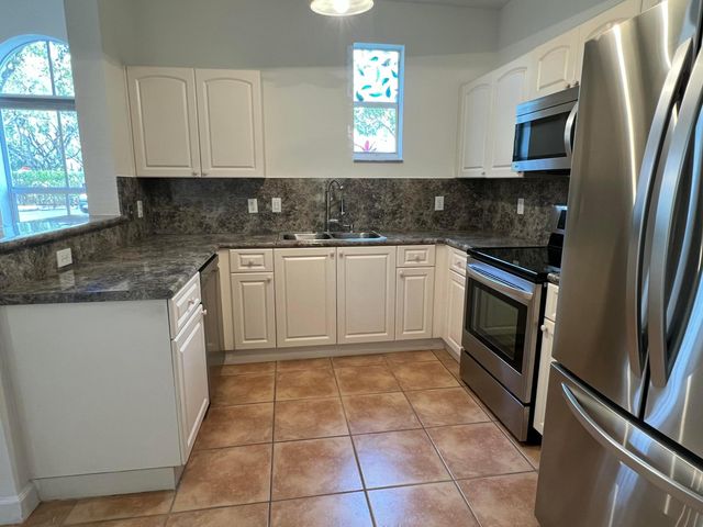 150 Jacaranda Country Club Drive 102, Plantation, FL 33324