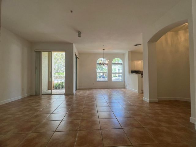 150 Jacaranda Country Club Drive 102, Plantation, FL 33324