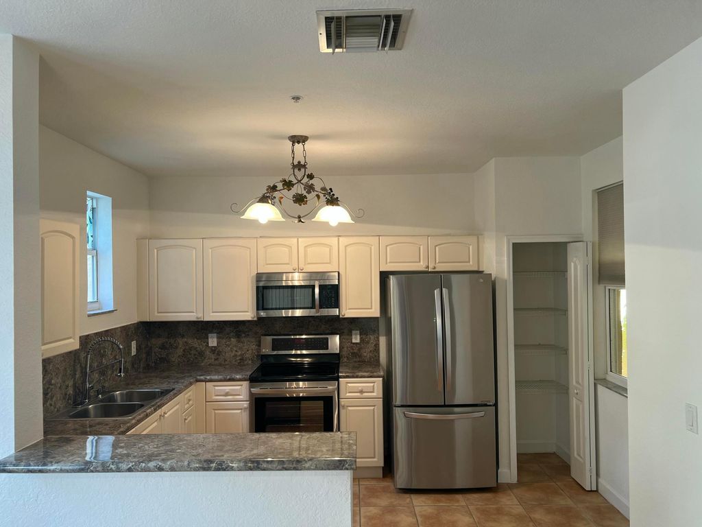 150 Jacaranda Country Club Drive 102, Plantation, FL 33324