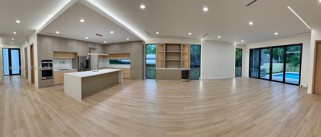 Image 11 of property listing at 1729 NE 16th Ter, Fort Lauderdale, FL 33305