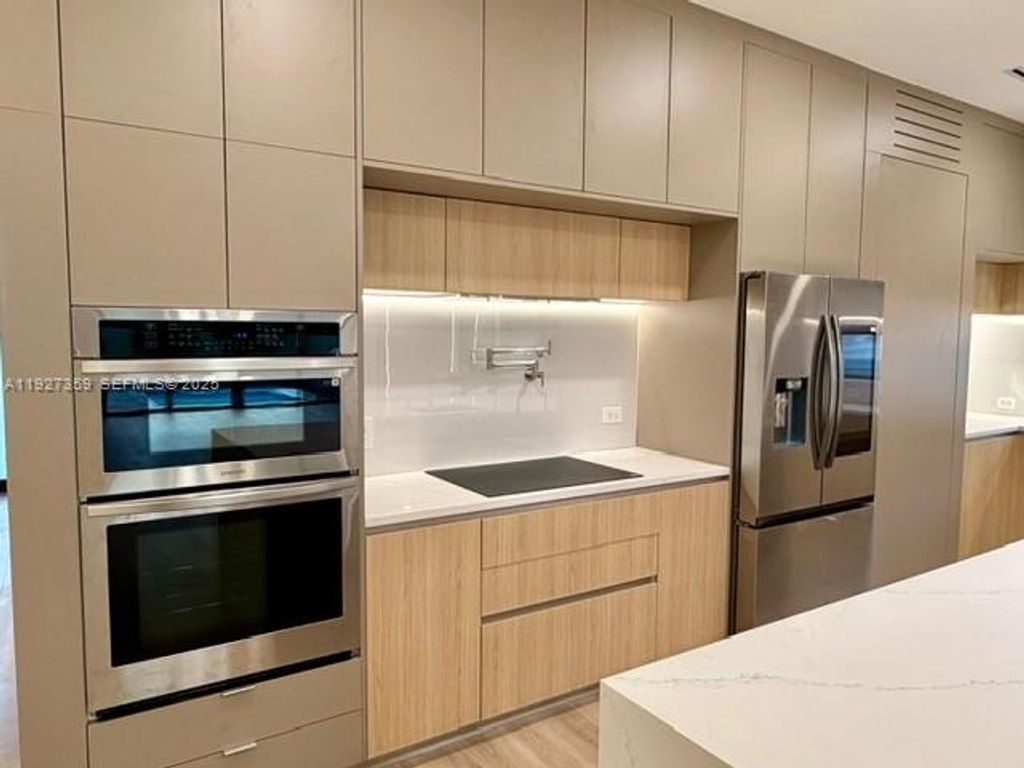 Image 13 of property listing at 1729 NE 16th Ter, Fort Lauderdale, FL 33305