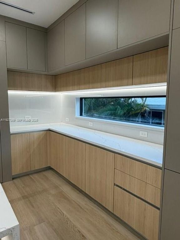 Image 16 of property listing at 1729 NE 16th Ter, Fort Lauderdale, FL 33305