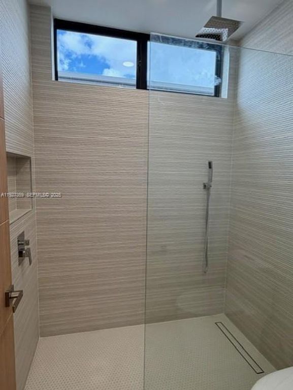 Image 34 of property listing at 1729 NE 16th Ter, Fort Lauderdale, FL 33305