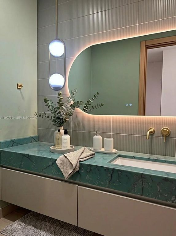 Image 38 of property listing at 1729 NE 16th Ter, Fort Lauderdale, FL 33305