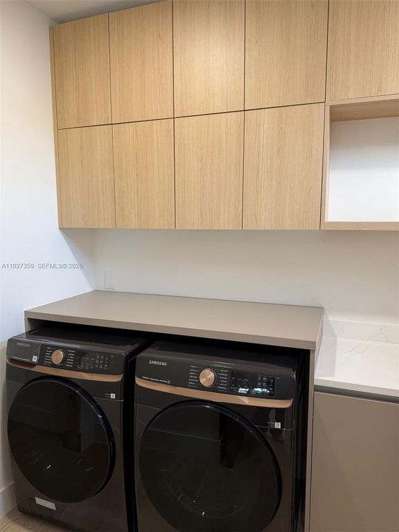 Image 39 of property listing at 1729 NE 16th Ter, Fort Lauderdale, FL 33305