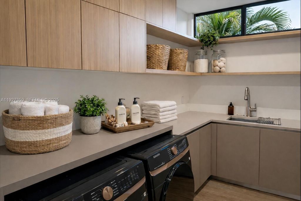 Image 41 of property listing at 1729 NE 16th Ter, Fort Lauderdale, FL 33305