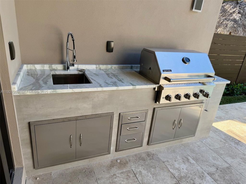 Image 46 of property listing at 1729 NE 16th Ter, Fort Lauderdale, FL 33305