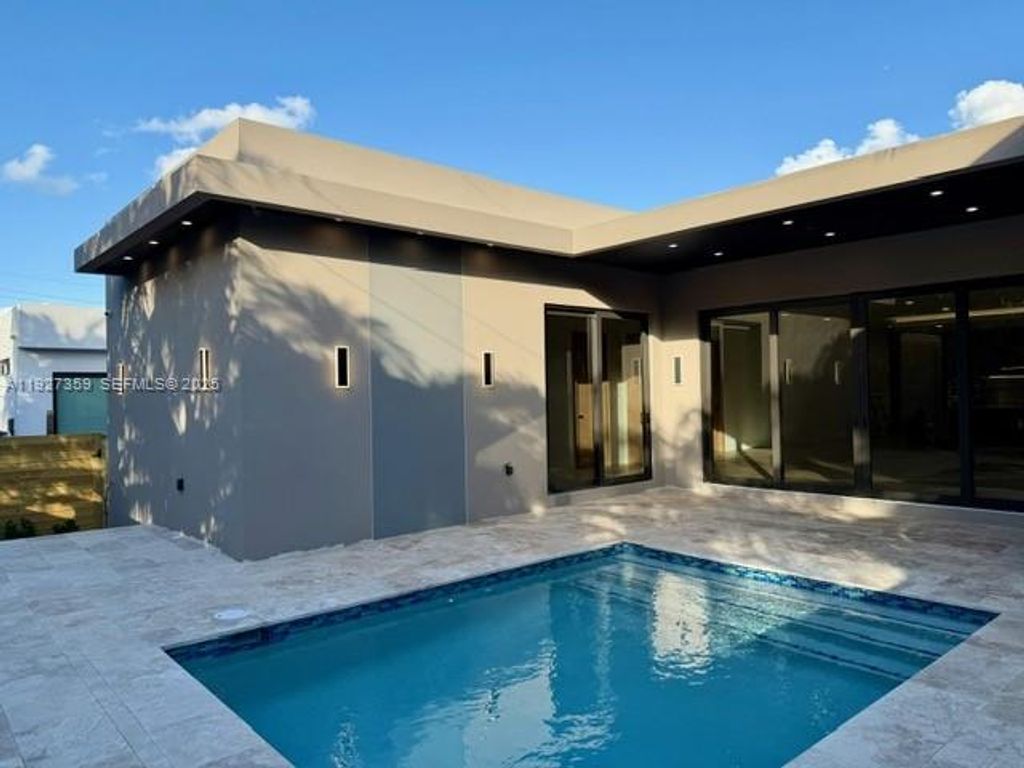 Image 47 of property listing at 1729 NE 16th Ter, Fort Lauderdale, FL 33305